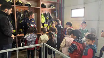 Minik öğrencilerden itfaiye merkezine meraklı ziyaret
