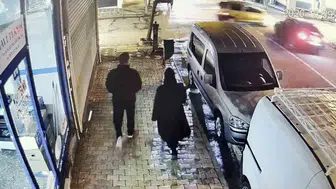 Kahta'da iki otomobilin karıştığı kaza güvenlik kamerasına yansıdı