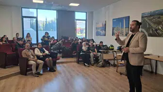Denizli Gazeteciler Cemiyeti Başkanı Tokmak'tan İletişim Öğrencilerine: Mezuniyeti Beklemeyin