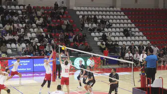 Onikişubat Belediyespor Efeler Ligi'ndeki ilk sınavında Gebze'ye boyun eğdi