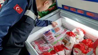 Şehzadeler'de market rafları mercek altında: Zabıtadan sıkı denetim mesaisi