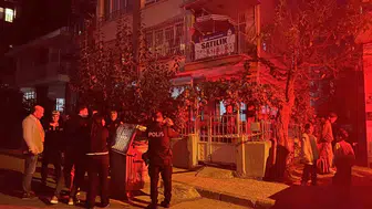 Mersin'de 3 katlı binanın zemininde korkutan çökme: 40 kişi tahliye edildi