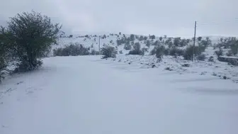 Alaşehir'in yüksek kesimlerine kışın ilk habercisi düştü