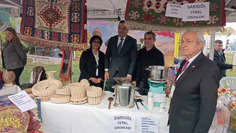 Sarıgöl’ün geleneksel pekmez üretimi İzmir’de görücüye çıktı