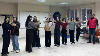 Bayburtlu gençler geleneksel okçulukla hem odaklanıyor hem disiplin kazanıyor