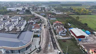 Düzce'de ulaşımı etkileyen asfalt mesaisi: Gazhane Caddesi'nde kritik güzergah kapandı
