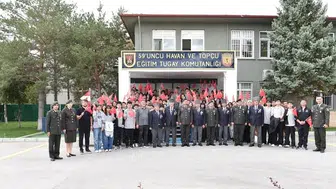 Erzincan Fen Lisesi öğrencileri kışla kapılarını araladı: Mehmetçik ile bir gün