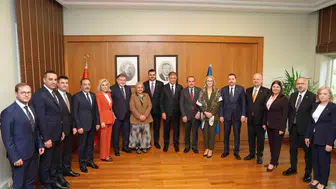 Cemil Tugay ve AK Parti heyeti Tarihi Şato'da strateji masasına oturdu