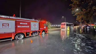 Bilecik Organize Sanayi Bölgesi'nde sağanak kabusu: İşçi servisi sular altında kaldı
