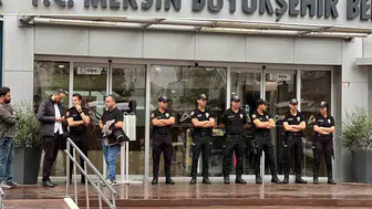 Mersin'de belediyelere yönelik geniş çaplı operasyon: Vahap Seçer ve ilçe başkanları gözaltında