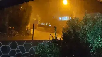 Hatay'da aniden bastıran ceviz büyüklüğünde dolu araçlara zarar verdi