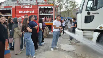 Türkeli MYO öğrencileri itfaiye ekipleriyle sahaya indi