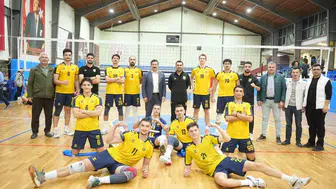 Yenişehir Belediyespor voleybolda set vermeden zirveye yürüyor