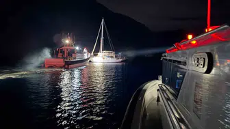 Ortaca açıklarında gezi teknesine düzenlenen operasyonda 15 göçmen yakalandı