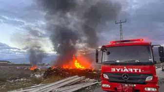 Erzincan'da hurdalık yangını korkuttu: Şehir merkezinden dumanlar yükseldi