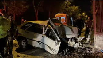 Bursa'da gece yarısı kaza: Arkadaşının otomobiliyle duvara çarptı