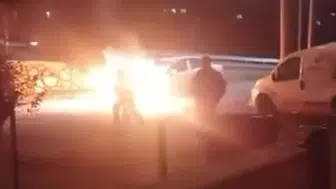 Körfez'de seyir halindeki otomobil bir anda alev topuna döndü