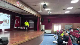 Uşak'ta servis şoförlerine trafik güvenliği ve sorumluluk eğitimi verildi