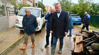 Karacabey'de sağanak alarmı: Belediye ekipleri beş mahallede teyakkuza geçti