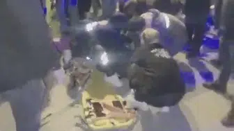 Kovancılar'da yolun karşısına geçmeye çalışan genç kamyonun altında kaldı