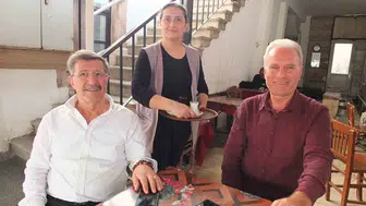 Burhaniye kahvehanelerinde çay devri yerini sütlü molalara bırakıyor