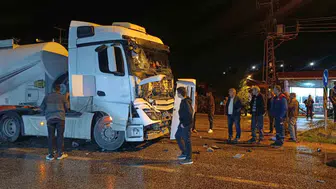Doğanşehir'de zincirleme kaza: Çimento yüklü silobas iki araçla çarpıştı