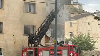 Hizan'da bir ev alevlere teslim oldu: Eşyalar küle döndü