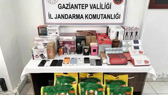 Oğuzeli'nde durdurulan araçtan servet değerinde kaçak ürün çıktı