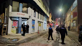 Afyonkarahisar'da fırın duvarındaki çatlaklar 4 katlı binayı tahliye ettirdi