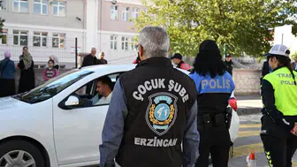 Erzincan'da okul çevrelerinde sıkı güvenlik denetimi: 72 kişi sorgulandı