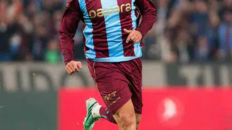 Trabzonspor Beşiktaş karşısında ilk yarıyı Ozan Tufan'ın golüyle önde kapattı