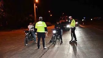 Dörtyol kara yollarında gece mesaisi: Alkol ve kask denetimi