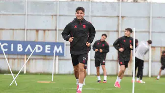 Sivasspor'da Sarıyer mesaisi yağmur altında başladı