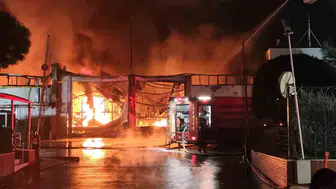 Manisa Organize Sanayi Bölgesi'nde korkutan yangın: İnci Akü fabrikasında tahliye süreci başladı