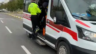 Yol ortasına bırakılan uyarı taşları kazaya davetiye çıkardı: Motosiklet sürücüsü yaralandı