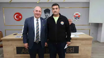 Arhavi'de dürüstlük ödüllendirildi: Yerde bulduğu altını sahibine ulaştıran belediye işçisine 5 bin TL