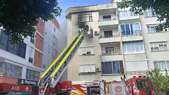 Kumluca'da apartman yangını: İtfaiye ekipleri hatalı park engeline takıldı