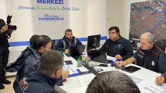 Arnavutköy'de sağanak mesaisi: Belediye kurum ayrımı gözetmeden sahaya indi