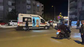 Niğde'de sokak kesişiminde kaza: Motosiklet sürücüsü hastanelik oldu