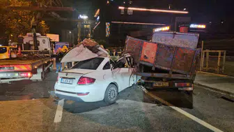 Beyoğlu'nda alkollü sürücünün makas dehşeti: 3 araç hurdaya döndü