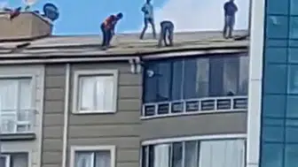 Yozgat'ta çatıdaki ihmal kamerada: İşçilerin metrelerce yükseklikteki tehlikeli çalışması yürekleri ağza getirdi