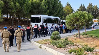 Çeşme Belediyesinde rüşvet çarkı: Başkan yardımcısı ve müdürler dahil 10 kişi tutuklandı