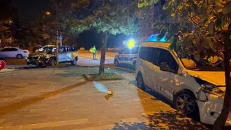 Kayseri'de kavşak kazası: Çarpışmanın şiddetiyle ağaca çarpan araçta 4 kişi yaralandı