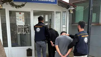 Datça'da prefabrik ev operasyonu: Onlarca yıl hapis cezası olan iki firari yakalandı