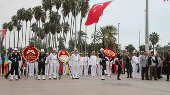 Mersin'de Cumhuriyet coşkusu Atatürk Anıtı'ndaki törenle başladı
