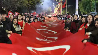 Erzincan Cumhuriyet coşkusunu meşalelerle meydanlara taşıdı