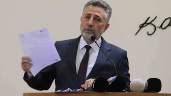 Bayraklı Belediyesi'nde rüşvet operasyonu: Eski Başkan Serdar Sandal ve oğlu tutuklandı