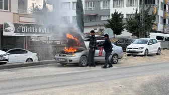 Besni'de seyir halindeki otomobil aniden alevlere teslim oldu