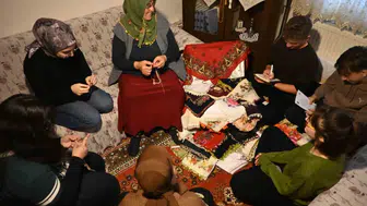 Sandıktaki sessiz mektuplar gün yüzüne çıktı: Gençler Anadolu’nun kaybolan dilini keşfediyor