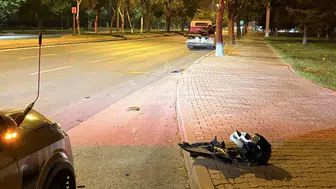 Talas Bulvarı'nda motosiklet kazası: 50 metre sürüklenen sürücünün hayati tehlikesi sürüyor